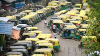 Jalur Lintasan Dibatasi, Ratusan Sopir Bajaj di India Mogok Kerja