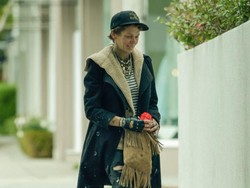 Miris! Mantan Model Glamour Terciduk Obrak-abrik Sampah Cari Makanan