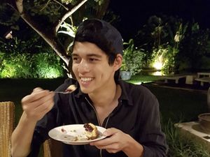 Maxime Bouttier Diisukan Pacar Luna Maya, Intip Keseruan Kulinerannya Maxime Bouttier Diisukan Pacar Luna Maya, Intip Keseruan Kulinerannya