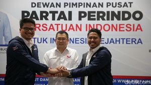 Momen Eks Kader PSI dan Putra Wamenag Dilantik Jadi Kader Perindo
