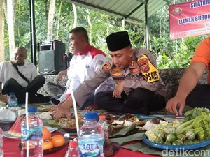 Jelang May Day, Polisi dan Buruh di Majalengka Ngaliwet Bareng Jelang May Day, Polisi dan Buruh di Majalengka Ngaliwet Bareng