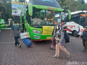Ekspresi Bahagia Pemudik Malang Ikut Program Balik Gratis
