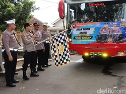 Polisi Fasilitasi Warga Sumenep Balik Gratis ke Surabaya