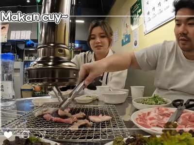 Nex Carlos dan Istri Liburan ke Korea, Jajan Kaki Lima Sampai Puas