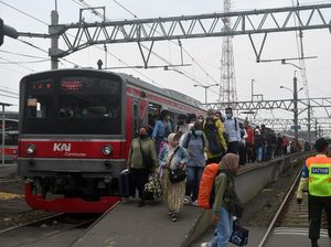 Potret Penumpang KRL Usai Libur Lebaran, Sudah Ramai?