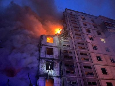 Invasi Belum Berhenti, Rudal Rusia Kini Hantam Apartemen di Ukraina