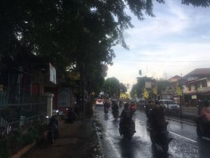 Pedagang Pinggir Kali Hek Jaktim Rela Ditertibkan asal Diberi Lapak Penganti