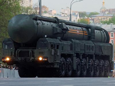 Rusia Pamer Rudal Balistik Antarbenua di Latihan Parade Militer