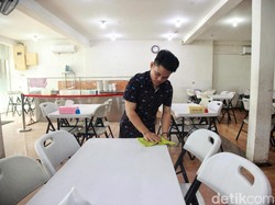 Pakai Kain Atau Tisu? Ini Alat Terbaik buat Melap Meja Dapur