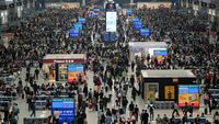 Stasiun di China Padat Penumpang Jelang Libur Hari Buruh
