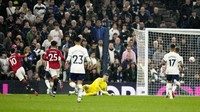 Rashford merobek gawang Tottenham di menit ke-44.