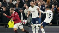 The Lilywhites memperkecil ketertinggalan menjadi 1-2 di menit ke-56. Sebuah kemelut di kotak penalti MU dituntaskan dengan tembakan keras Pedro Porro.