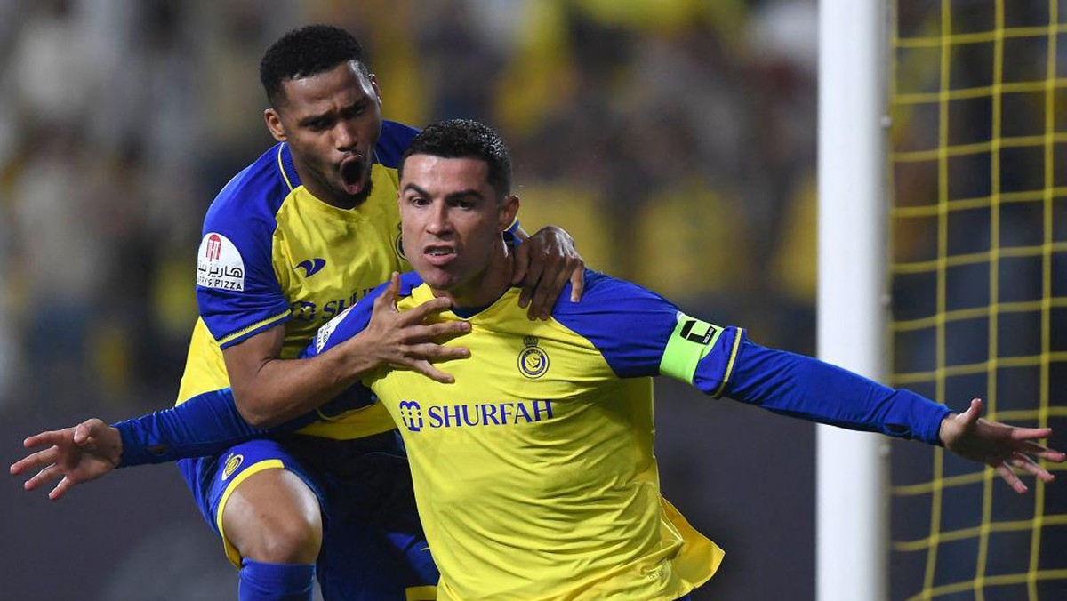 Cristiano Ronaldo bikin gol, Al Nassr menang 4-0 atas Al Raed (AFP via Getty Images/-)