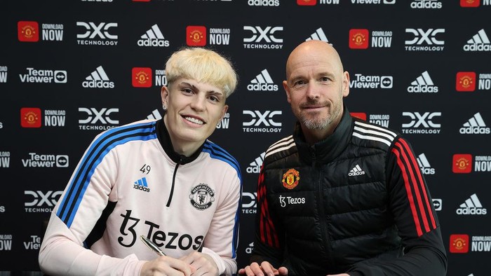 MANCHESTER, ENGLAND - APRIL 28: (EXCLUSIVE COVERAGE) Alejandro Garnacho of Manchester United poses with Manager Erik ten Hag after signing a new contract at Carrington Training Ground on April 28, 2023 in Manchester, England. (Photo by Matthew Peters/Manchester United via Getty Images)