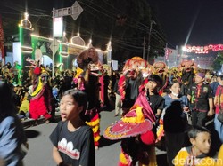 Moncer! Tari Estafet 1.117 Barongan di Kota Blitar Pecahkan Rekor MURI