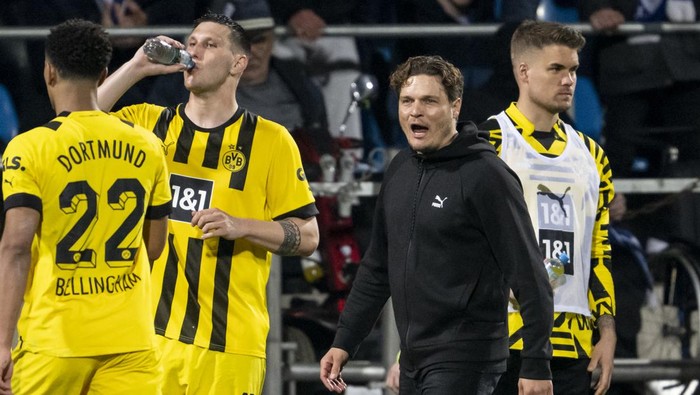 BOCHUM, GERMANY - APRIL 28: Headcoach Edin Terzic of Borussia Dortmund during the Bundesliga match between VfL Bochum 1848 and Borussia Dortmund at Vonovia Ruhrstadion on April 28, 2023 in Bochum, Germany. (Photo by Alexandre Simoes/Borussia Dortmund via Getty Images)