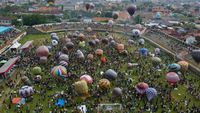 Begini Semarak Festival Balon Udara di Pekalongan