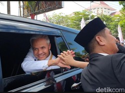 Warga Teriak Ganjar Presiden Saat Hendak Hadiri Peringatan OTDA di Makassar