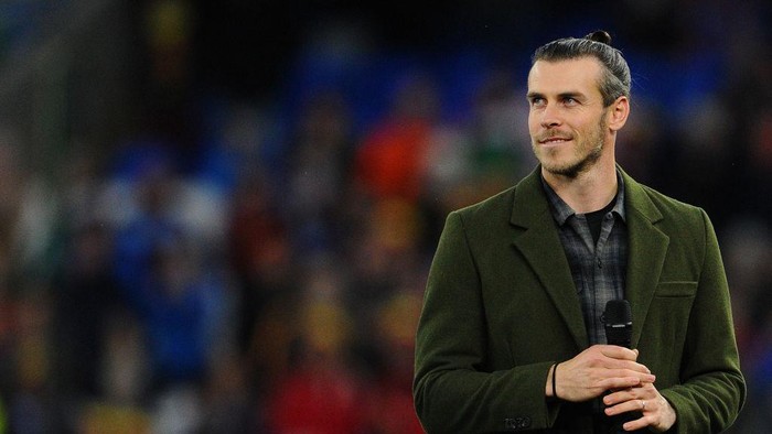 CARDIFF, WALES - MARCH 28: Wales Gareth Bale applauds the fans during his farewell  during the UEFA EURO 2024 qualifying round group D match between Wales and Latvia at Cardiff City Stadium on March 28, 2023 in Cardiff, United Kingdom. (Photo by Ian Cook - CameraSport via Getty Images)