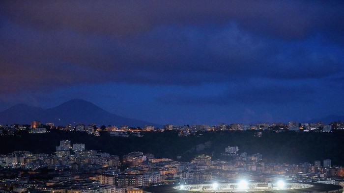 NAPOLI, ITALY - 2018/11/06: A view at dusk of the St. Paul stadium before the Champions League football match between Napoli and Paris Saint-Germain. (Photo by Marco Cantile/LightRocket via Getty Images)
