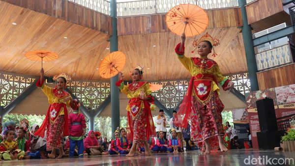 Gebyar Hari Tari Sedunia di Situ Babakan