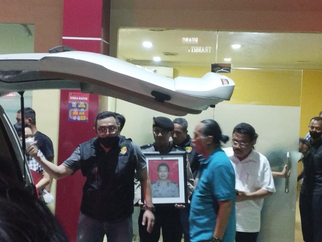 Jenazah AKBP Buddy dijemput keluarga di RS Polri