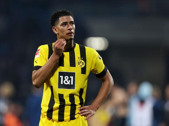 BOCHUM, GERMANY - APRIL 28: Jude Bellingham of Borussia Dortmund looks dejected after their draw in the Bundesliga match between VfL Bochum 1848 and Borussia Dortmund at Vonovia Ruhrstadion on April 28, 2023 in Bochum, Germany. (Photo by Lars Baron/Getty Images)