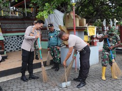 TNI/Polri Kerja Bakti Rutin Tiap Hari di Tempat Ibadah Demi Persatuan