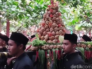 Meriahnya Kirab Tumpeng Coklat di Kampung Coklat Blitar Meriahnya Kirab Tumpeng Coklat di Kampung Coklat Blitar