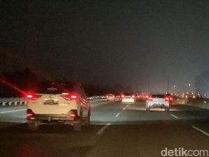 Contraflow Diberlakukan di Km 70-Km 36 Tol Cikampek Arah Jakarta Malam Ini Contraflow Diberlakukan di Km 70-Km 36 Tol Cikampek Arah Jakarta Malam Ini