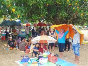Tradisi Makan Opor di Sanur Saat Lebaran Ketupat, Hujan? Tak Masalah!