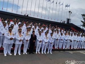 Ganjar Pranowo Hadiri Upacara Peringatan Hari Otonomi Daerah di Makassar