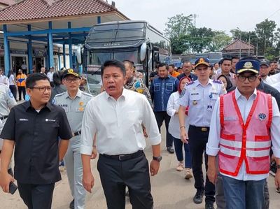 Menhub Pantau Arus Balik Di Terminal Alang-Alang Lebar Palembang