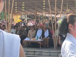 Saat Gibran Malu-malu Menari di Solo Menari Bareng Sandiaga-Mangkunegoro