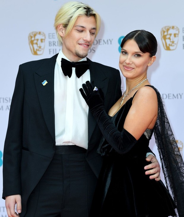 Millie Bobby Brown dan Jake Bongiovi/Foto: Instagram.com/billboard pertunangan pasangan artis hollywood