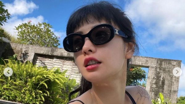 7 Foto Nana eks After School Berbikini di Bali, Tato Tubuhnya Jadi Sorotan
