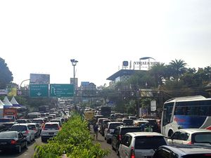 Volume Kendaraan Naik, One Way Arah Puncak Bogor Diterapkan Pagi Ini