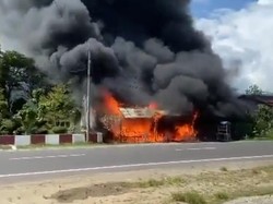 Rumah di Polewali Mandar Kebakaran, Mobil-Motor Ikut Hangus Dilalap Api