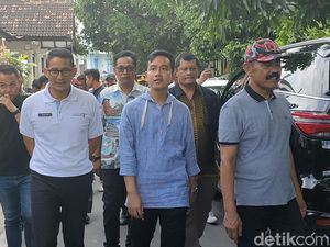 Ditemani Gibran, Sandiaga Uno Temui FX Rudy di Solo