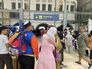 Arus Balik, Pemudik Masih Padati Stasiun Pasar Senen H+7 Lebaran