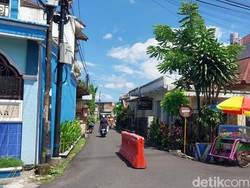 Polisi Pasang Rambu untuk Cegah Mobil Kesasar di Jembatan Pelor Kota Malang