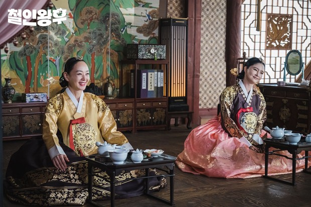 Bae Jong Ok dan Jo Yeon Hee dalam Mr. Queen/Foto: soompi.com