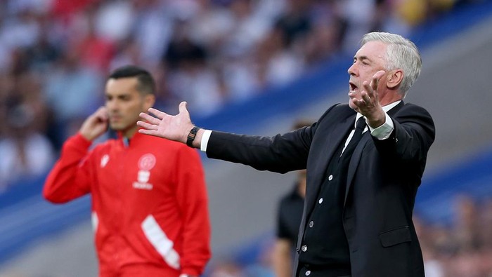 MADRID, SPAIN - APRIL 29: Carlo Ancelotti, Head Coach of Real Madrid, reacts during the LaLiga Santander match between Real Madrid CF and UD Almeria at Estadio Santiago Bernabeu on April 29, 2023 in Madrid, Spain. (Photo by Florencia Tan Jun/Getty Images)