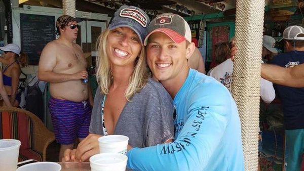 Pasangan Minta Foto Diedit Netizen, Hasilnya Bikin Ngakak Parah