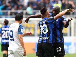 Lazio Digebuk Inter 1-3, Napoli Tinggal Sejengkal dari Scudetto