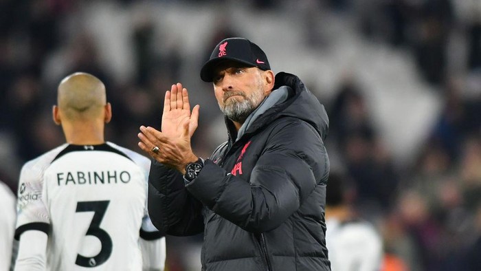 Liverpool manager Jurgen Klopp applauds the fans after the Premier League match between West Ham United and Liverpool at the London Stadium, Stratford on Wednesday 26th April 2023. (Photo by Ivan Yordanov/MI News/NurPhoto via Getty Images)