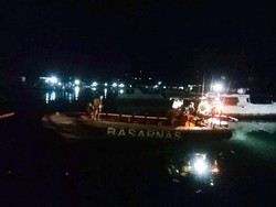 Kapal Angkut 5 Penumpang Terombang-ambing di Perairan Sikka NTT