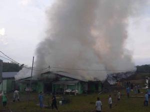 Kandang PT Charoen Pokphand di Jombang Terbakar, 18 Ribu Ayam Terpanggang Kandang PT Charoen Pokphand di Jombang Terbakar, 18 Ribu Ayam Terpanggang