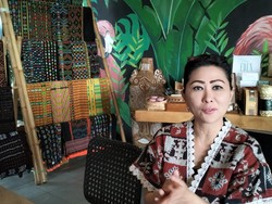 Aneka Suvenir KTT ASEAN: Parang Sumba-Sepeda Bambu