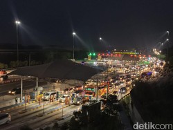 Arus Balik di GT Cikatama Macet